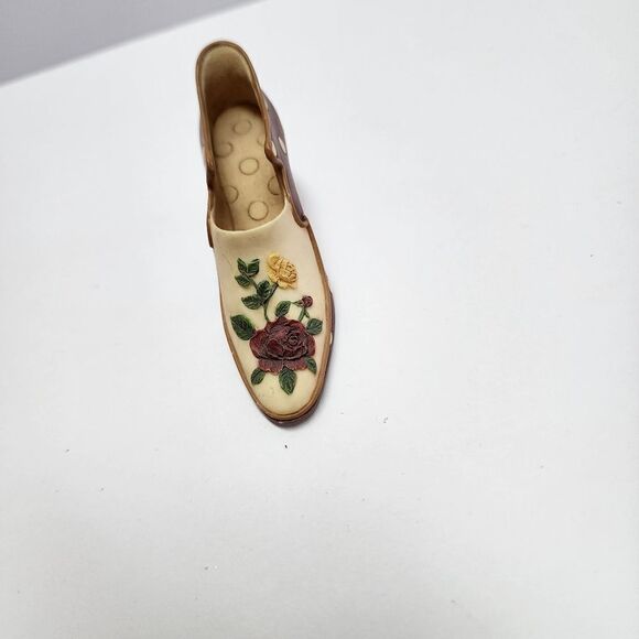 Sandy Lynam Clough 1999 Ruby Shoe Ceramic Miniature Collectible 3-1/2 in - Picture 3 of 7